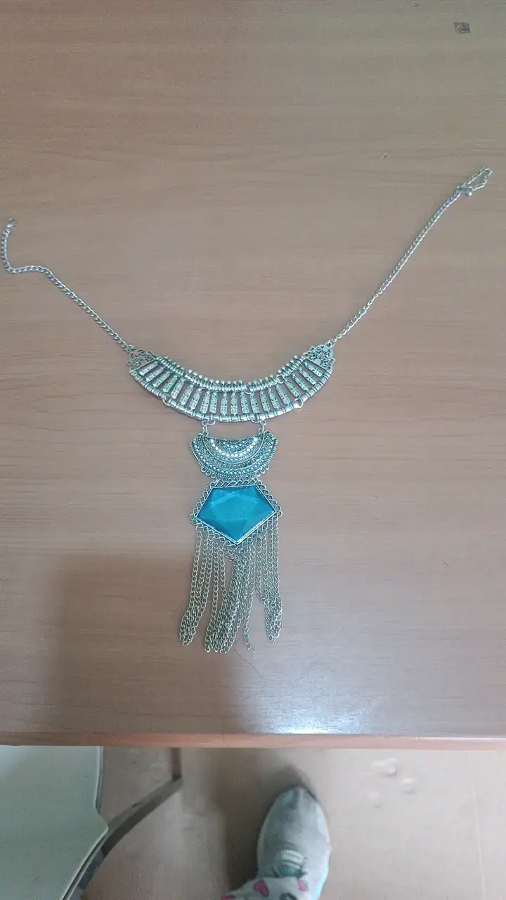 Collar plateado con colgante azul - 1