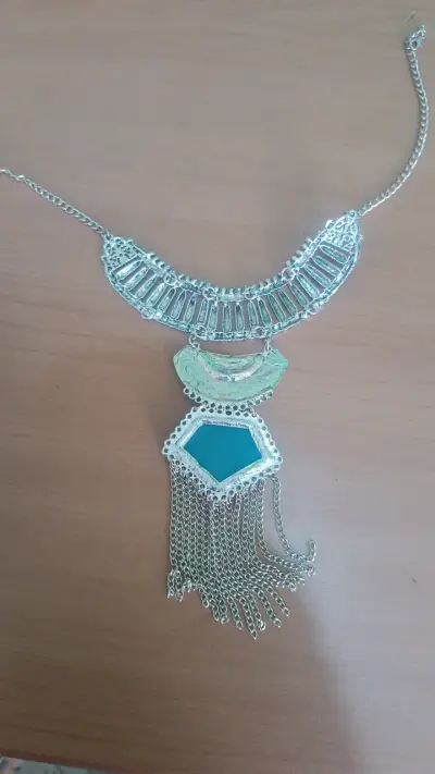 Collar plateado con colgante azul - miniatura 2