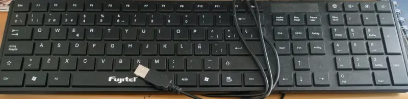 Teclado USB Fujitel en buen estado - 1