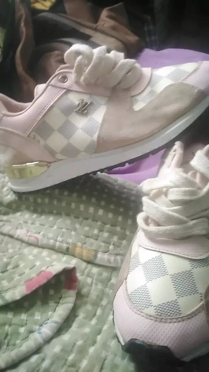 Zapatillas deportivas de mujer con diseño a cuadros - 1