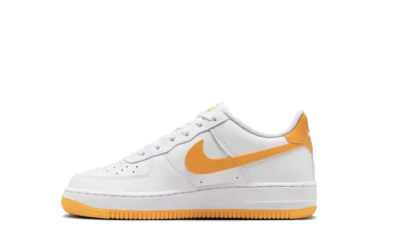 Zapatillas Nike Air Force 1 Blancas y amarillas - 1