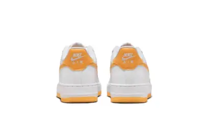 Zapatillas Nike Air Force 1 Blancas y amarillas - miniatura 2