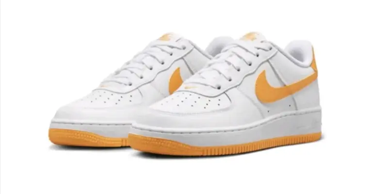Zapatillas Nike Air Force 1 Blancas y amarillas - 4
