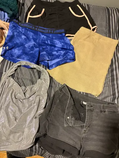 Lote de ropa deportiva y casual para mujer - miniatura 1