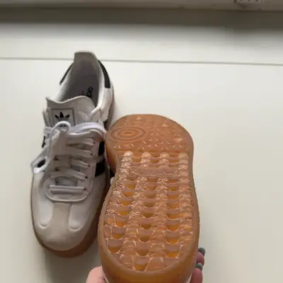 Zapatillas Adidas Samba blancas y negras - miniatura 3