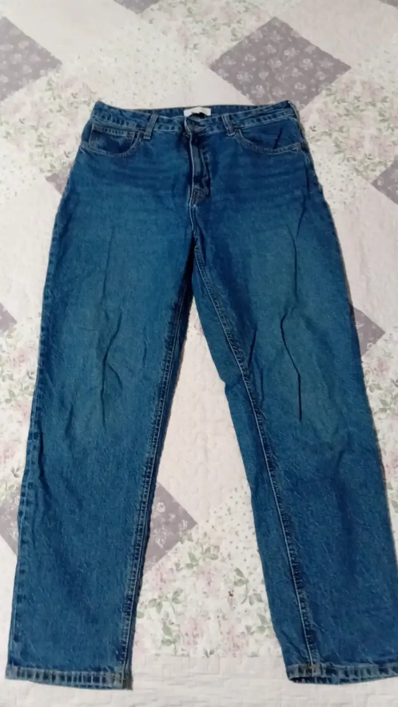 Jeans de mezclilla azul para mujer en buen estado - 1