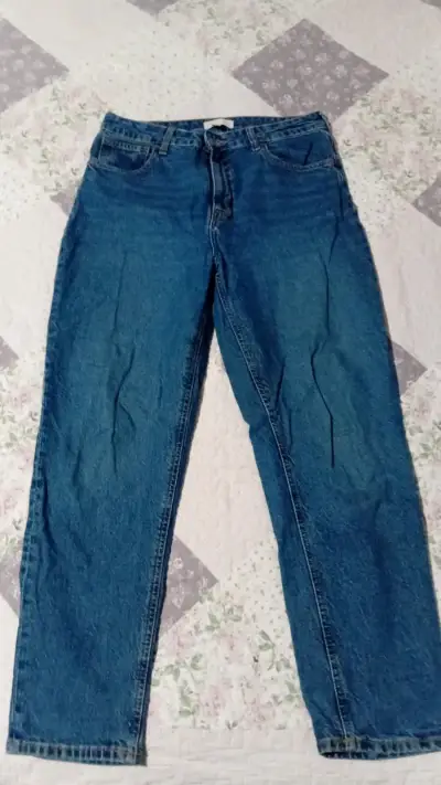 Jeans de mezclilla azul para mujer en buen estado - miniatura 1