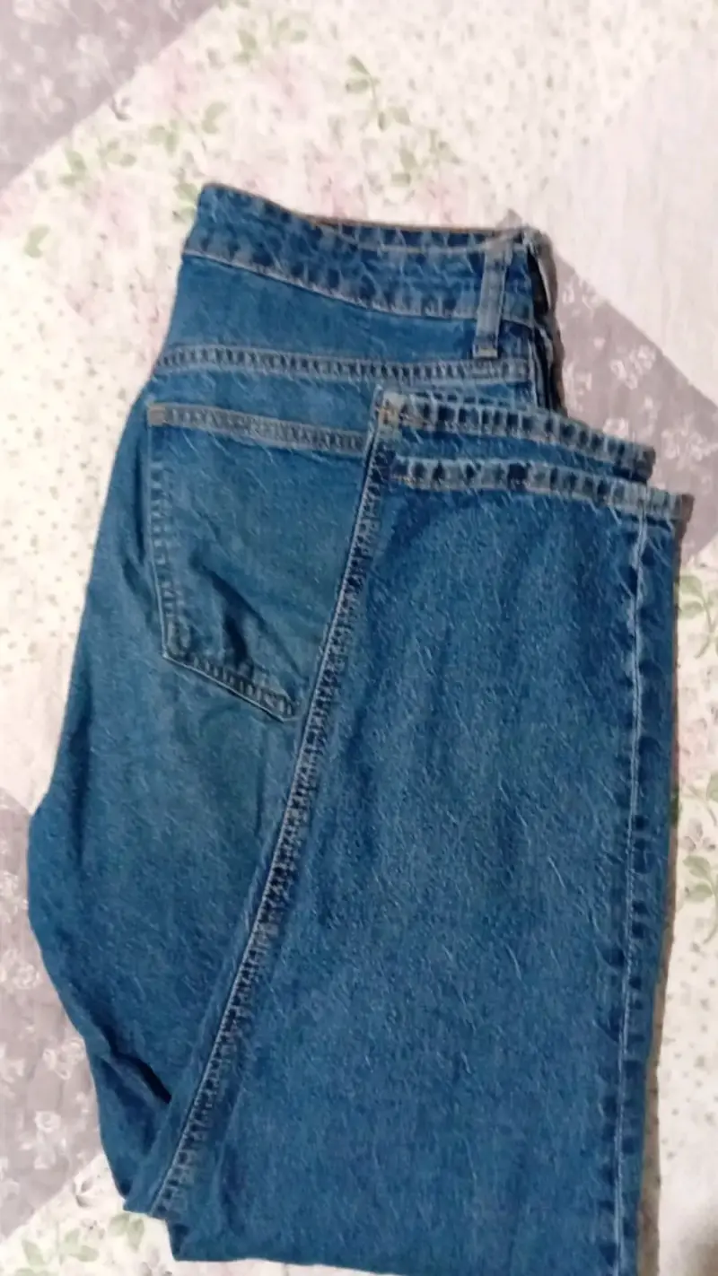 Jeans de mezclilla azul para mujer en buen estado - 2