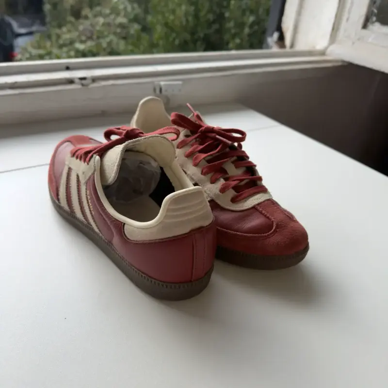 Zapatillas deportivas rojas Adidas clásicas - 3