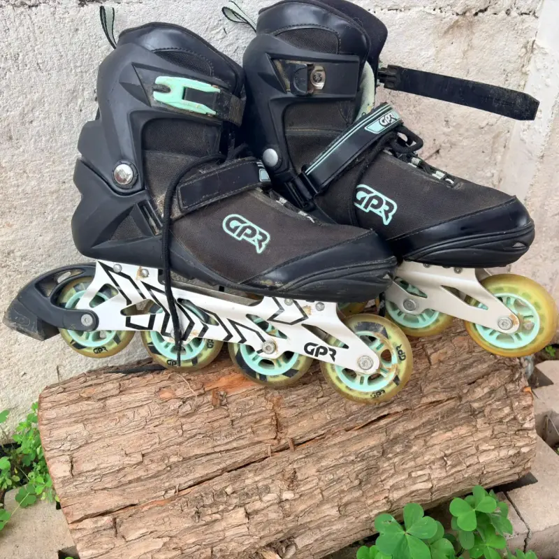Patines en línea GPR negros con detalles verdes - 1
