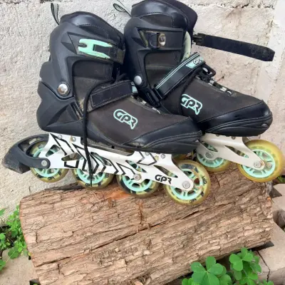 Patines en línea GPR negros con detalles verdes - miniatura 1