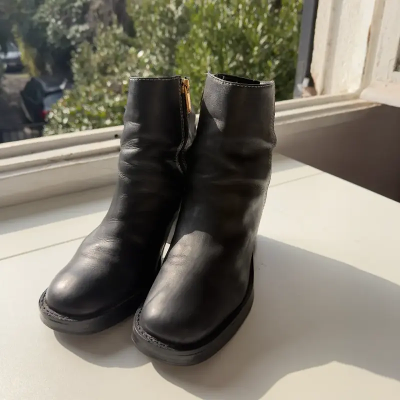 Botines de cuero negro con tacón alto Marca Prune - 2