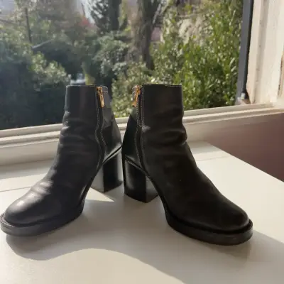 Botines de cuero negro con tacón alto Marca Prune - miniatura 3