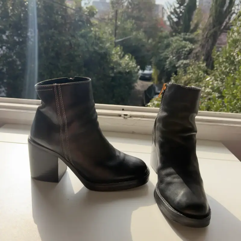 Botines de cuero negro con tacón alto Marca Prune - 4