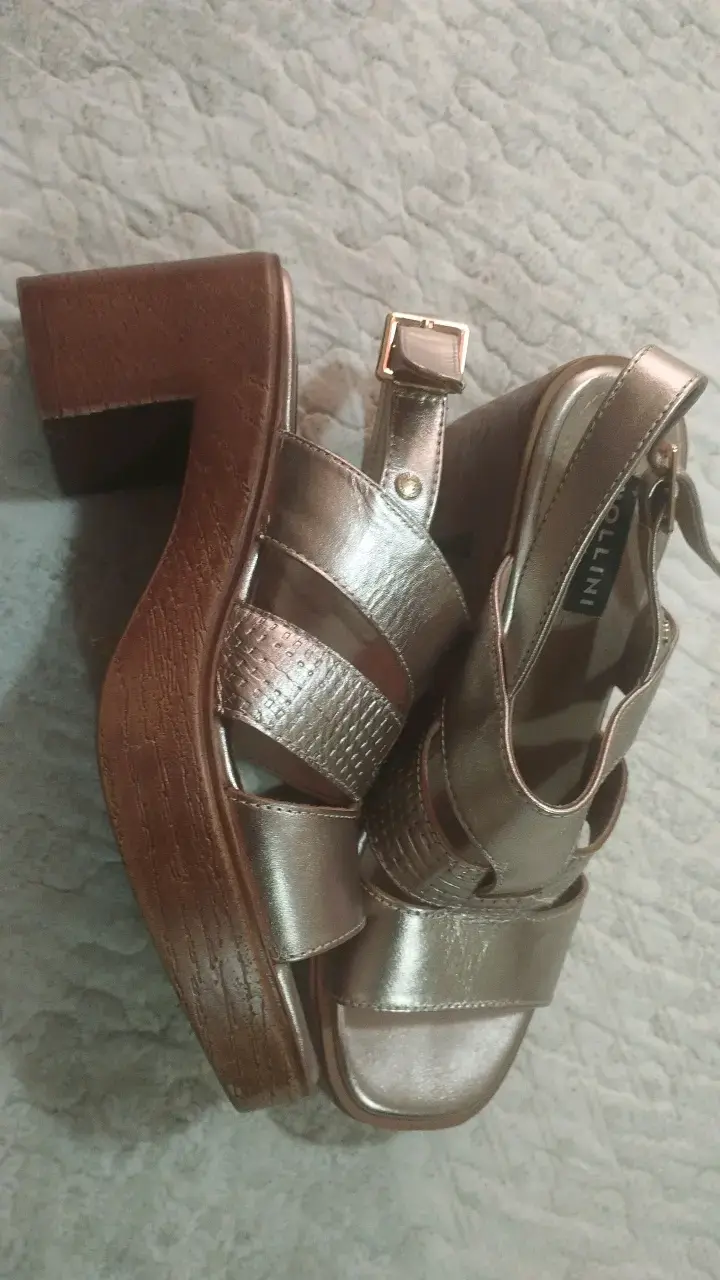 Sandalias de tacón doradas Pollini talla 38 - 3