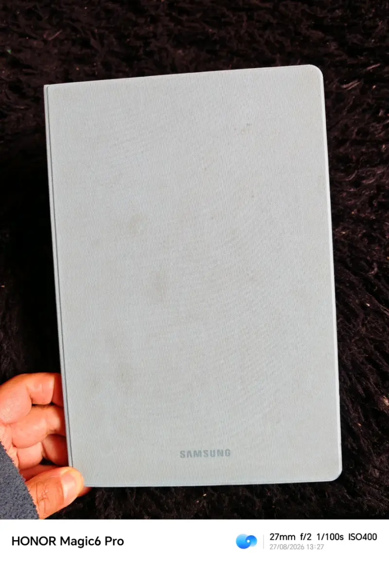 Tablet Samsung con funda y lápiz - 4