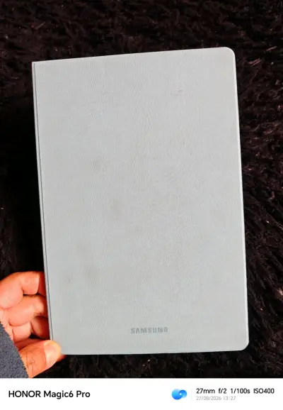 Tablet Samsung con funda y lápiz - miniatura 4