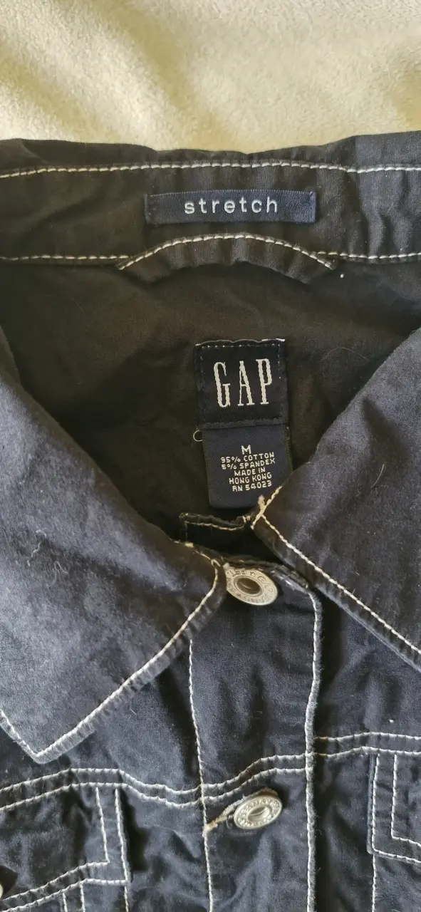 Chaqueta de mezclilla negra con bordado blanco GAP - 3