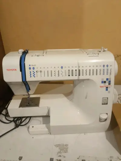 Máquina de Coser Toyota Quiltmaster - miniatura 1