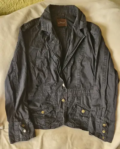 Chaqueta gris estilo casual para mujer - miniatura 1