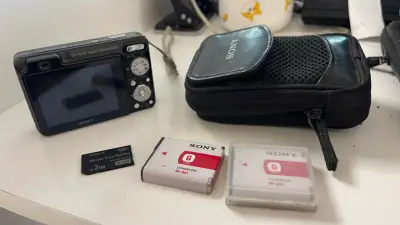 Cámara Sony Cyber-shot DSC-W120 con accesorios - miniatura 1