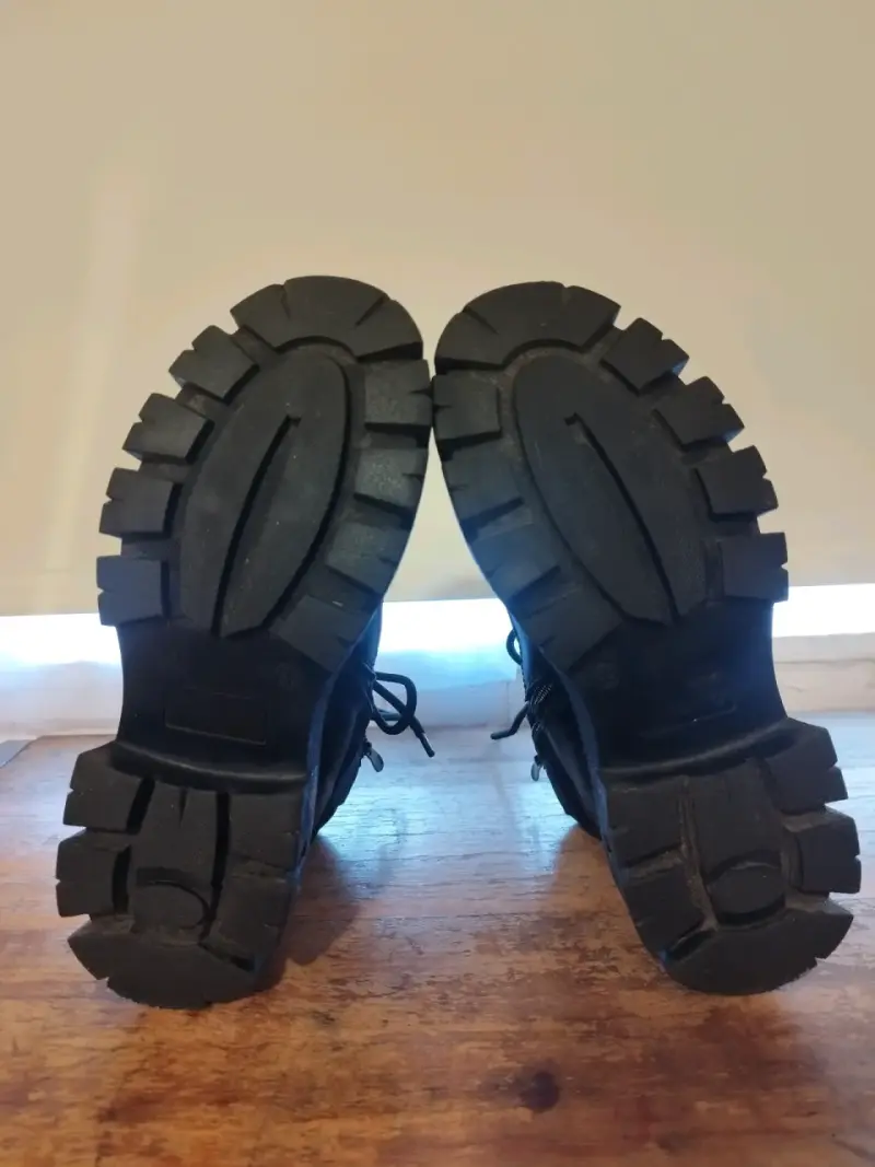 Talla 35 Botas de cuero negras con suela gruesa - 1
