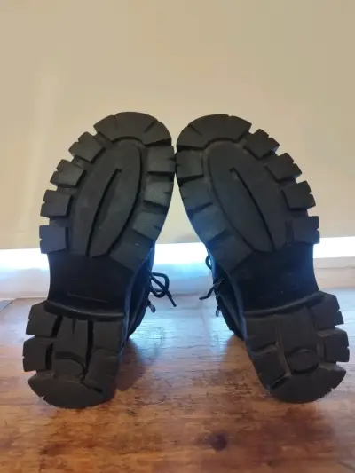 Talla 35 Botas de cuero negras con suela gruesa - miniatura 1