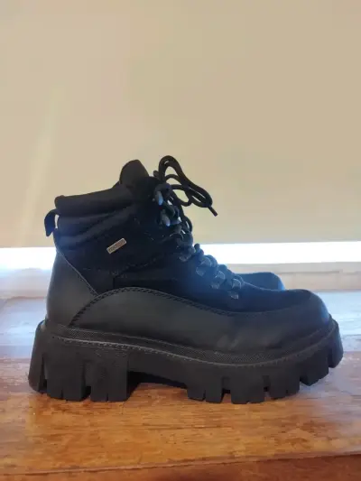 Talla 35 Botas de cuero negras con suela gruesa - miniatura 3