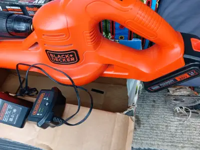 Soplador inalámbrico Black+Decker 20V - miniatura 1