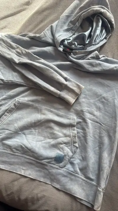 Polerón con capucha gris Jordan en buen estado - miniatura 1