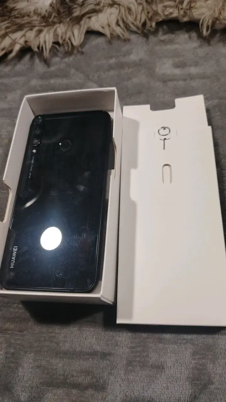 Huawei Y7P smartphone en buen estado - 1