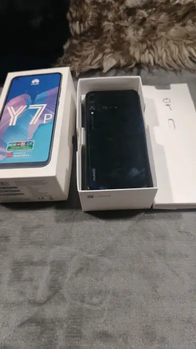 Huawei Y7P smartphone en buen estado - miniatura 4