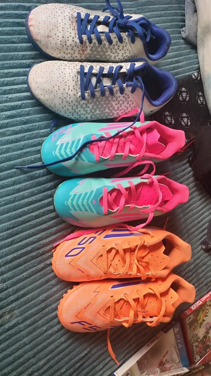 Lote de zapatillas deportivas para niños