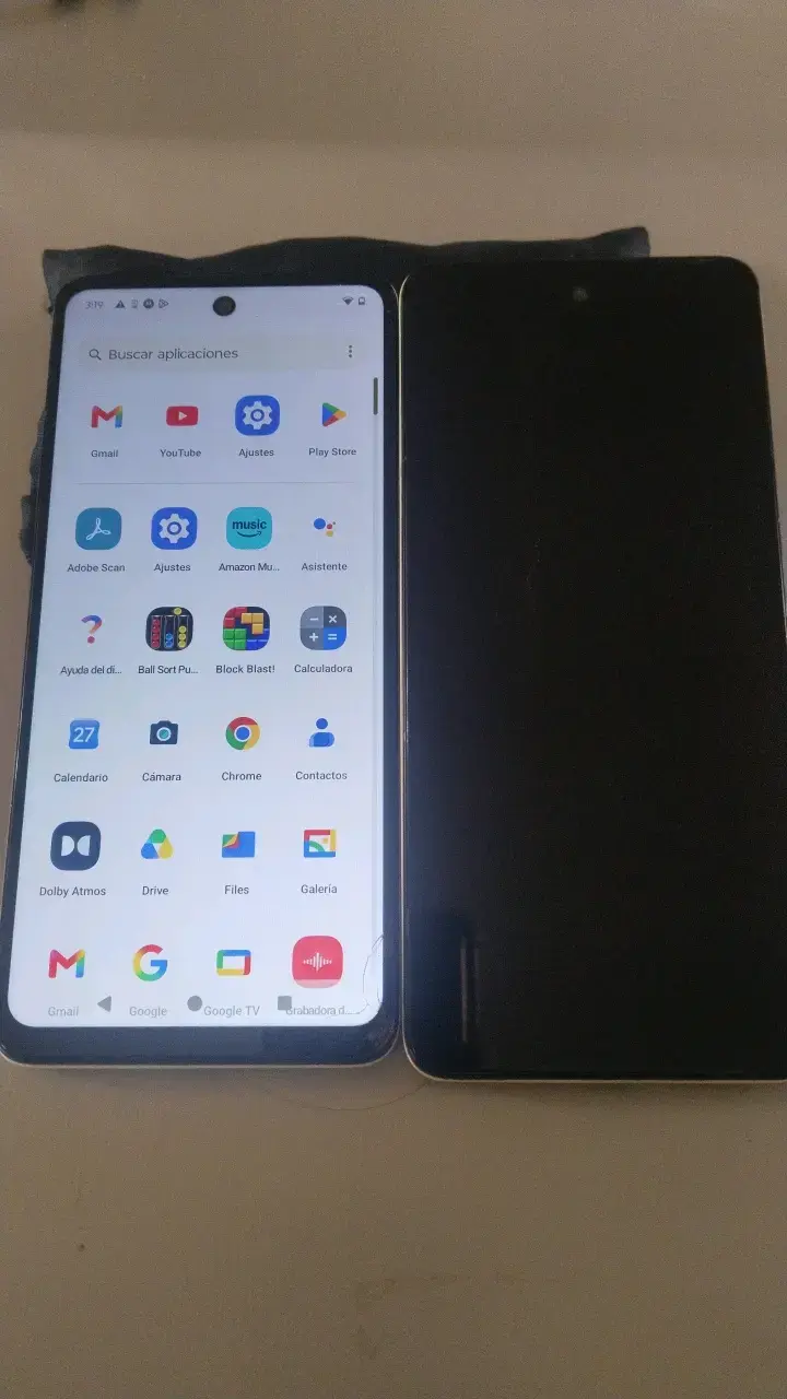 Smartphone Motorola con pantalla grande y cámara dual - 1
