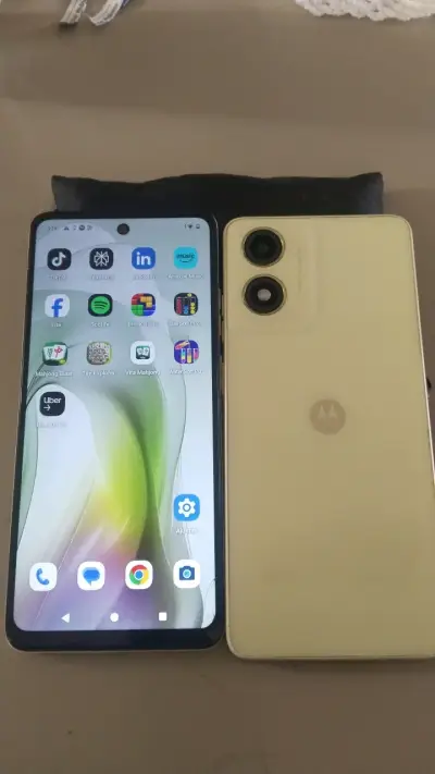 Smartphone Motorola con pantalla grande y cámara dual - miniatura 2