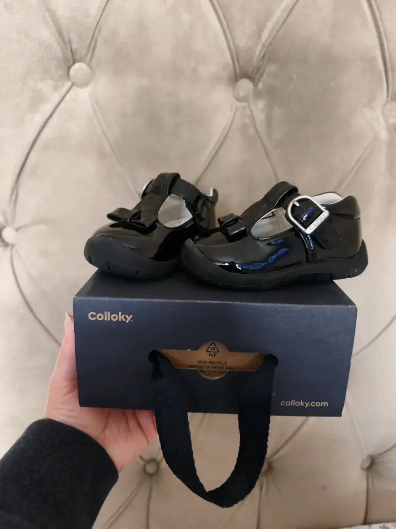 Zapatos de charol negro para bebé Colloky