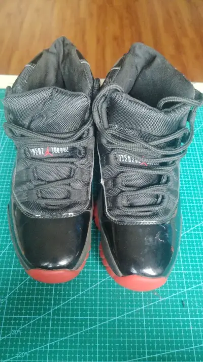 Zapatillas deportivas negras y rojas para hombre - miniatura 1