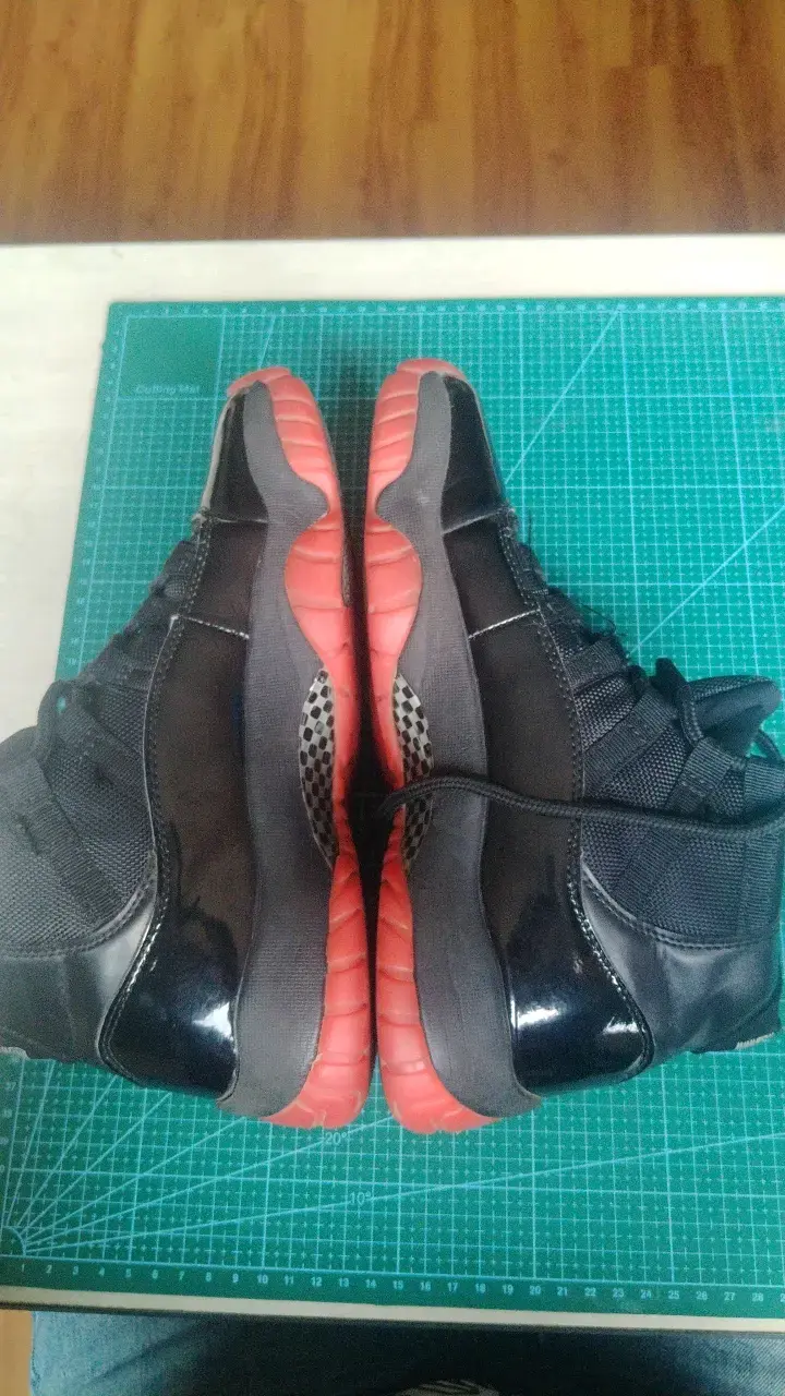 Zapatillas deportivas negras y rojas para hombre - 3