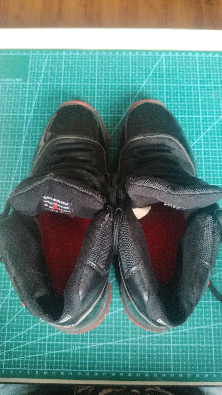 Zapatillas deportivas negras y rojas para hombre - 4