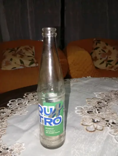 Botella de vidrio Quatro Pomelo vacía año 90 - miniatura 1