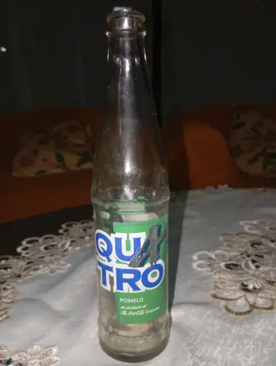 Botella de vidrio Quatro Pomelo vacía año 90 - miniatura 2