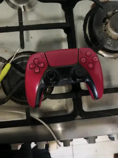 Control inalámbrico rojo para PlayStation 5 - miniatura 1