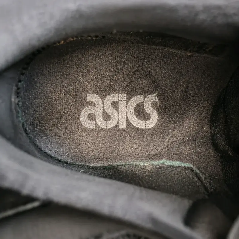 Zapatilla ASICS negra de hombre Talla=USA 8, 26cm - 5
