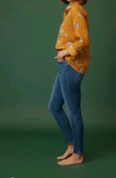 Blusa mostaza con estampado de leopardos - miniatura 3