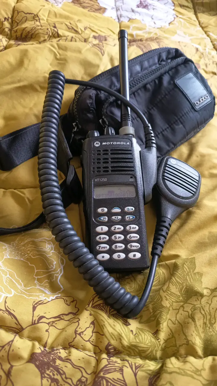 Radio Motorola HT1250 con accesorios - 3