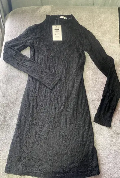Vestido de encaje negro manga larga - miniatura 1
