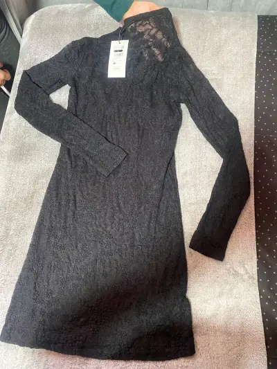 Vestido de encaje negro manga larga - miniatura 2
