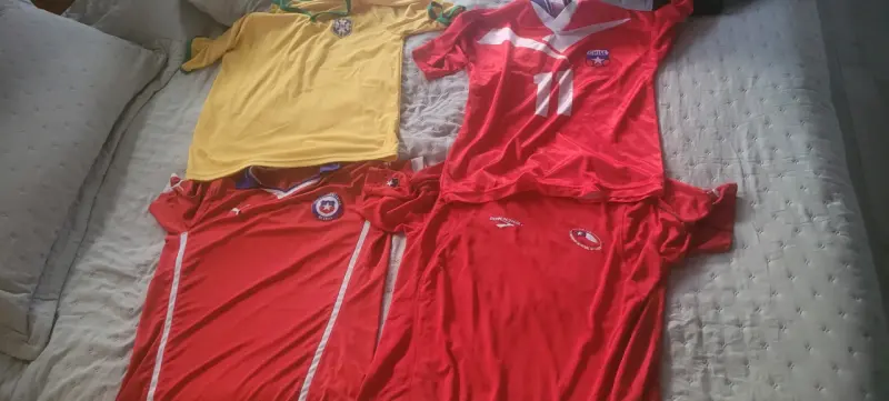 Conjunto de 4 poleras de fútbol Chile y Brasil - 2