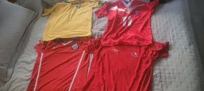 Conjunto de 4 poleras de fútbol Chile y Brasil - miniatura 2