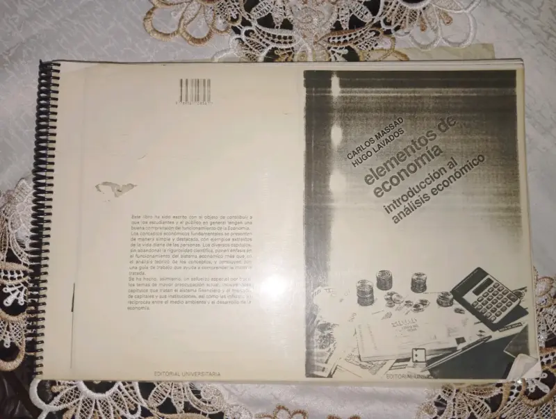Libro Elementos de Economía de Carlos Massad, foto - 1
